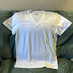 Magellan’s white large V neck shirt with zip pocket 💕